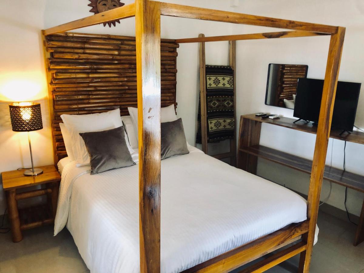 Nautilus Lodge Puerto López エクステリア 写真